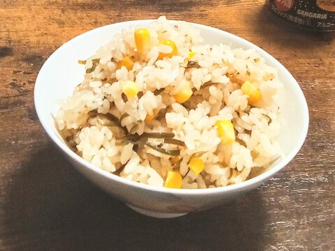 今日は、とうもろこしと塩こんぶの炊き込みご飯